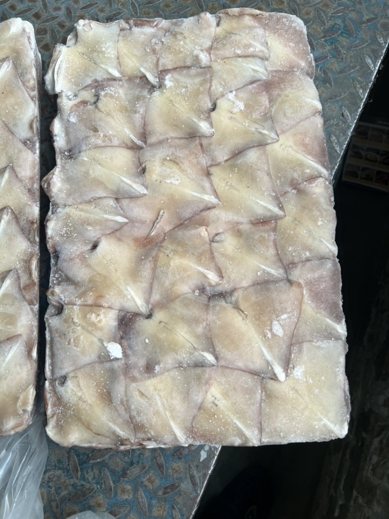 原料鱿鱼尾。加冰鱿鱼尾、、、、