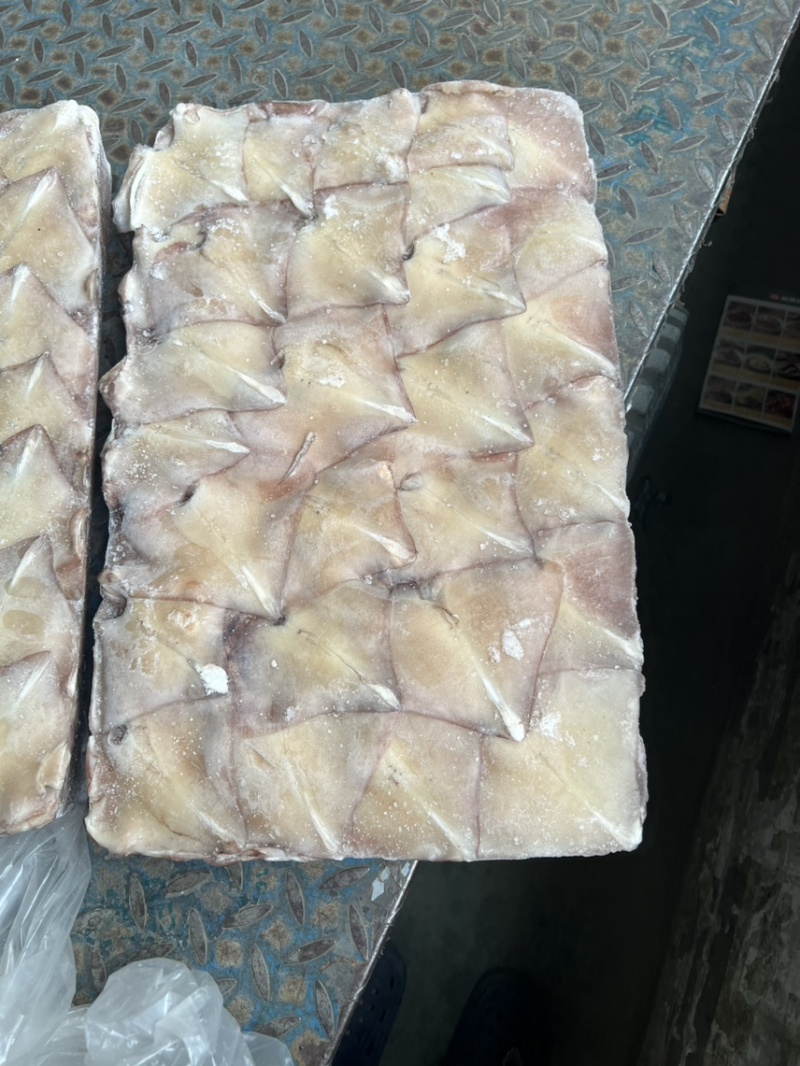 原料鱿鱼尾。加冰鱿鱼尾、、、、