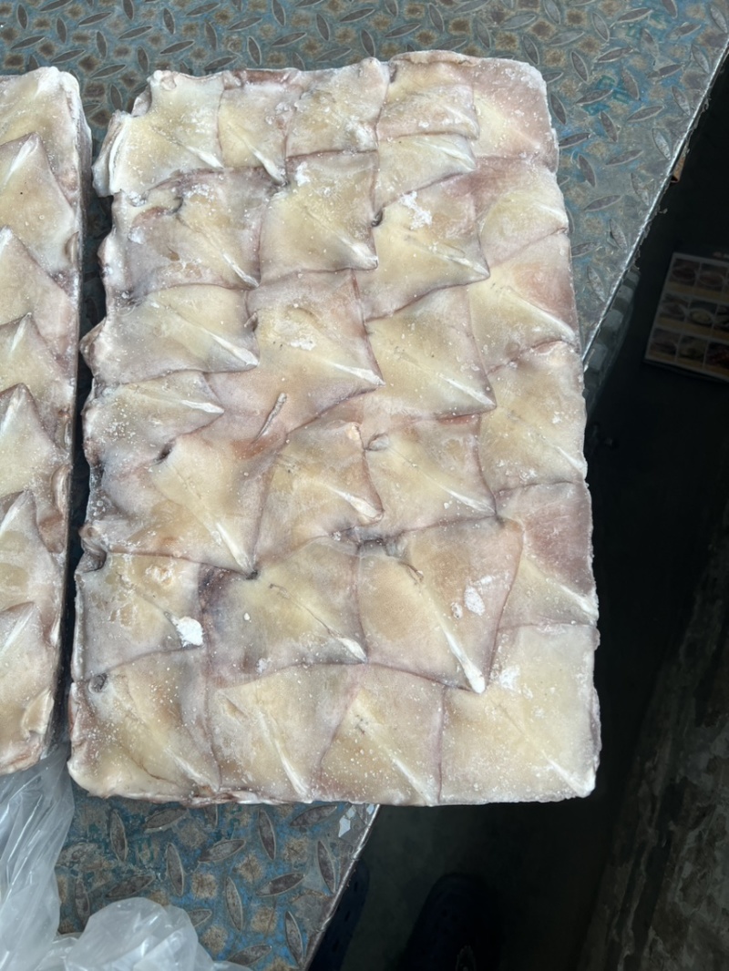 原料鱿鱼尾。加冰鱿鱼尾、、、、