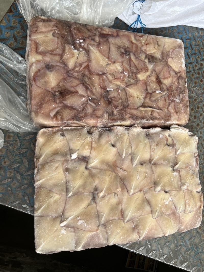 原料鱿鱼尾。加冰鱿鱼尾、、、、