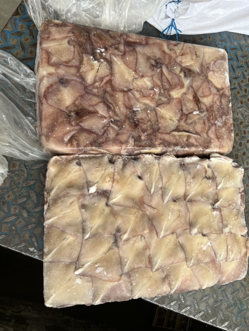 原料鱿鱼尾。加冰鱿鱼尾、、、、