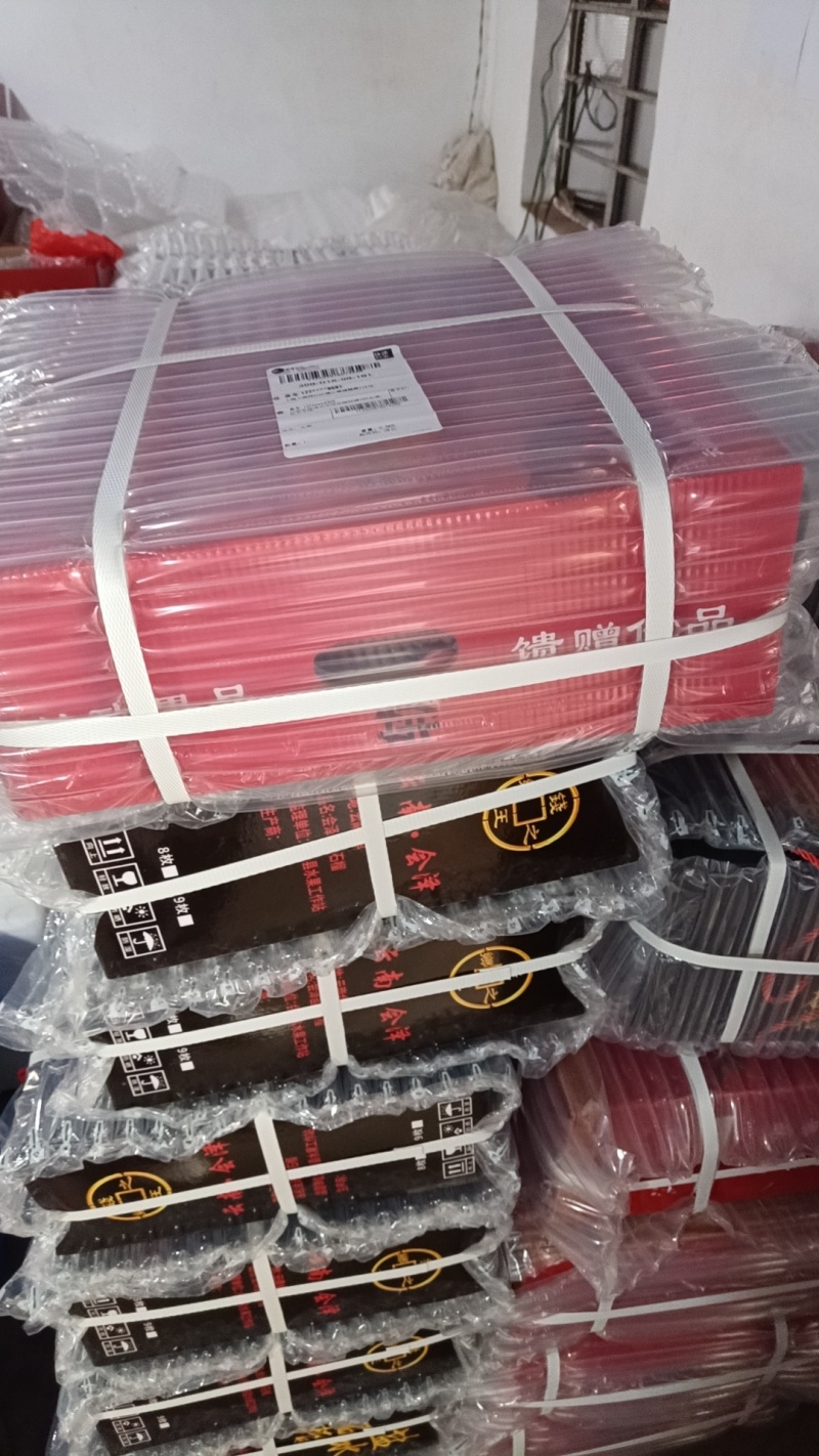 精品果8两起，对接商超批发商。定制装箱，一件代发。