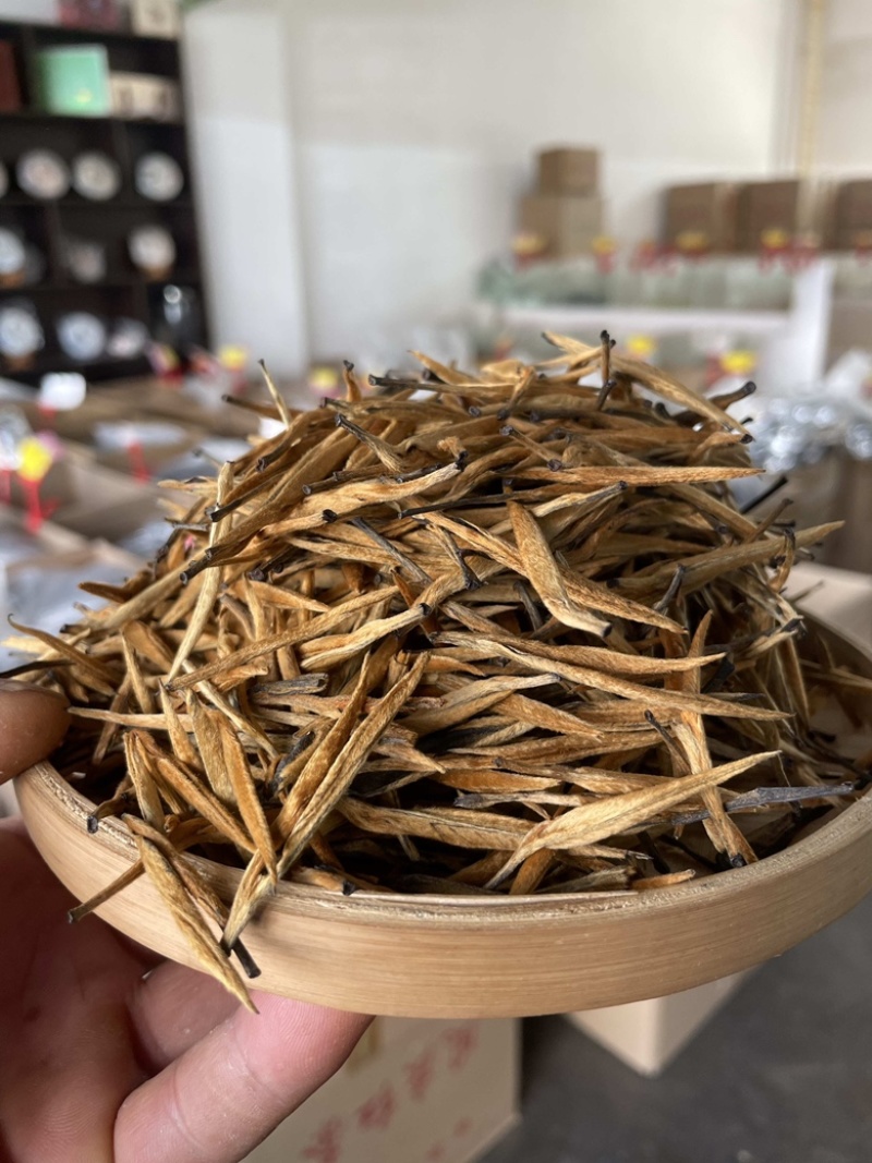 风庆滇红头春大金针，薯蜜香浓郁，耐泡度高