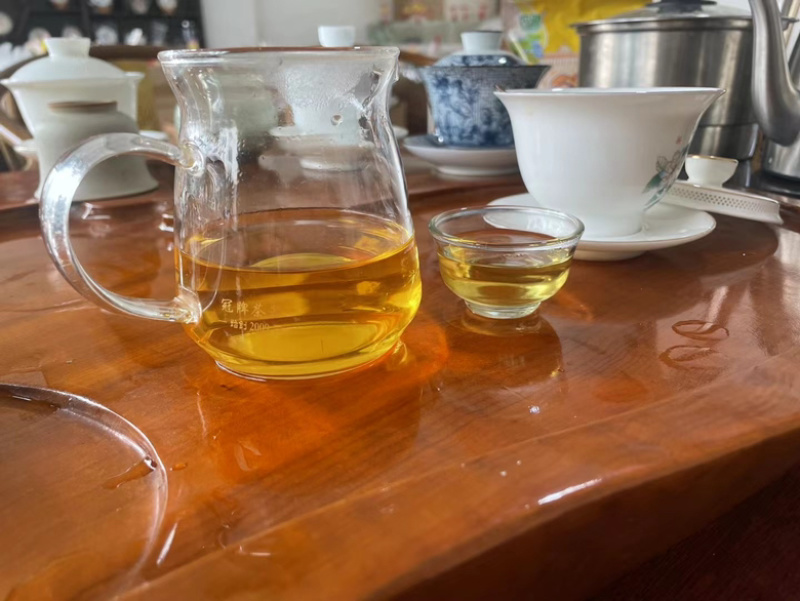 风庆滇红头春大金针，薯蜜香浓郁，耐泡度高