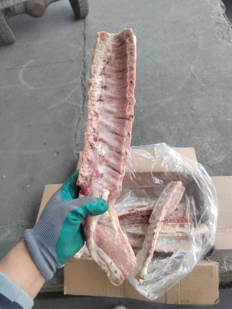 特价龙骨，带肉不少，颜色鲜亮，新货