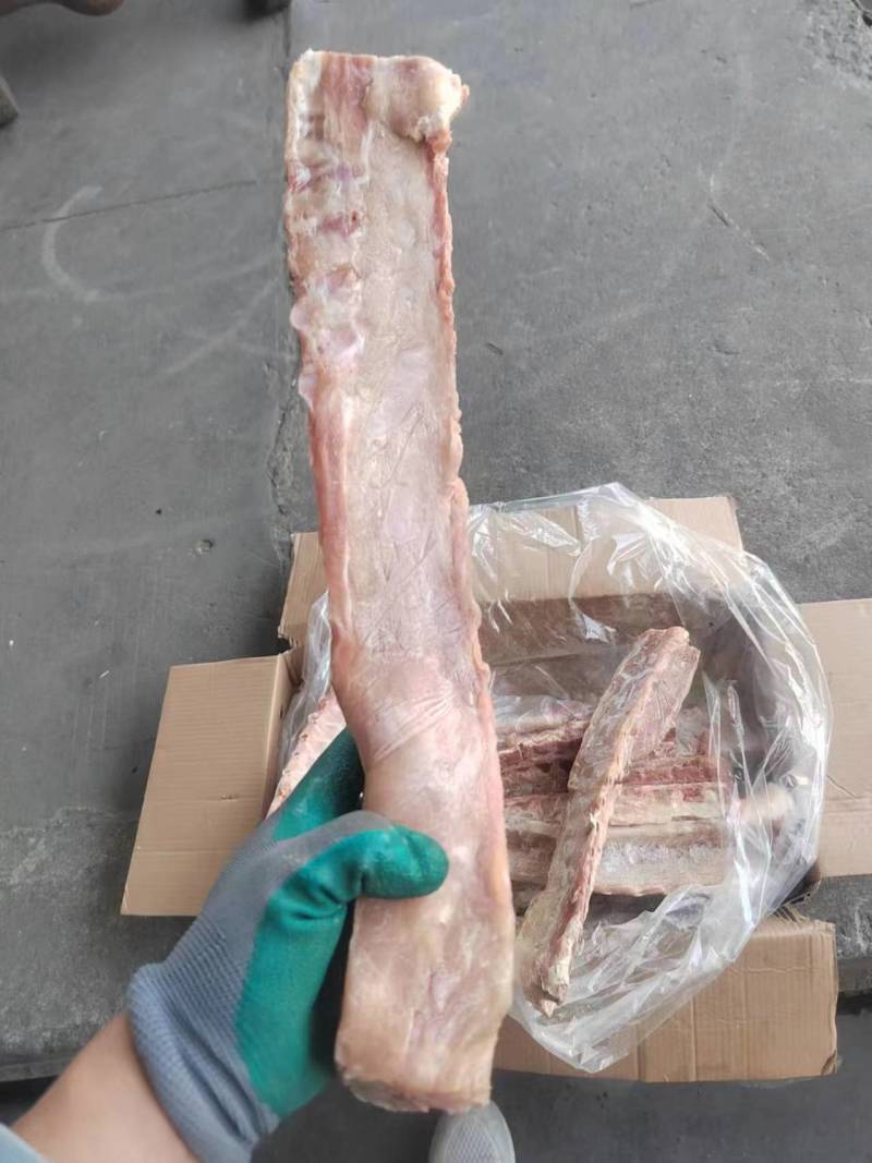 特价龙骨，带肉不少，颜色鲜亮，新货