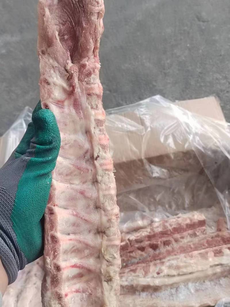 特价龙骨，带肉不少，颜色鲜亮，新货