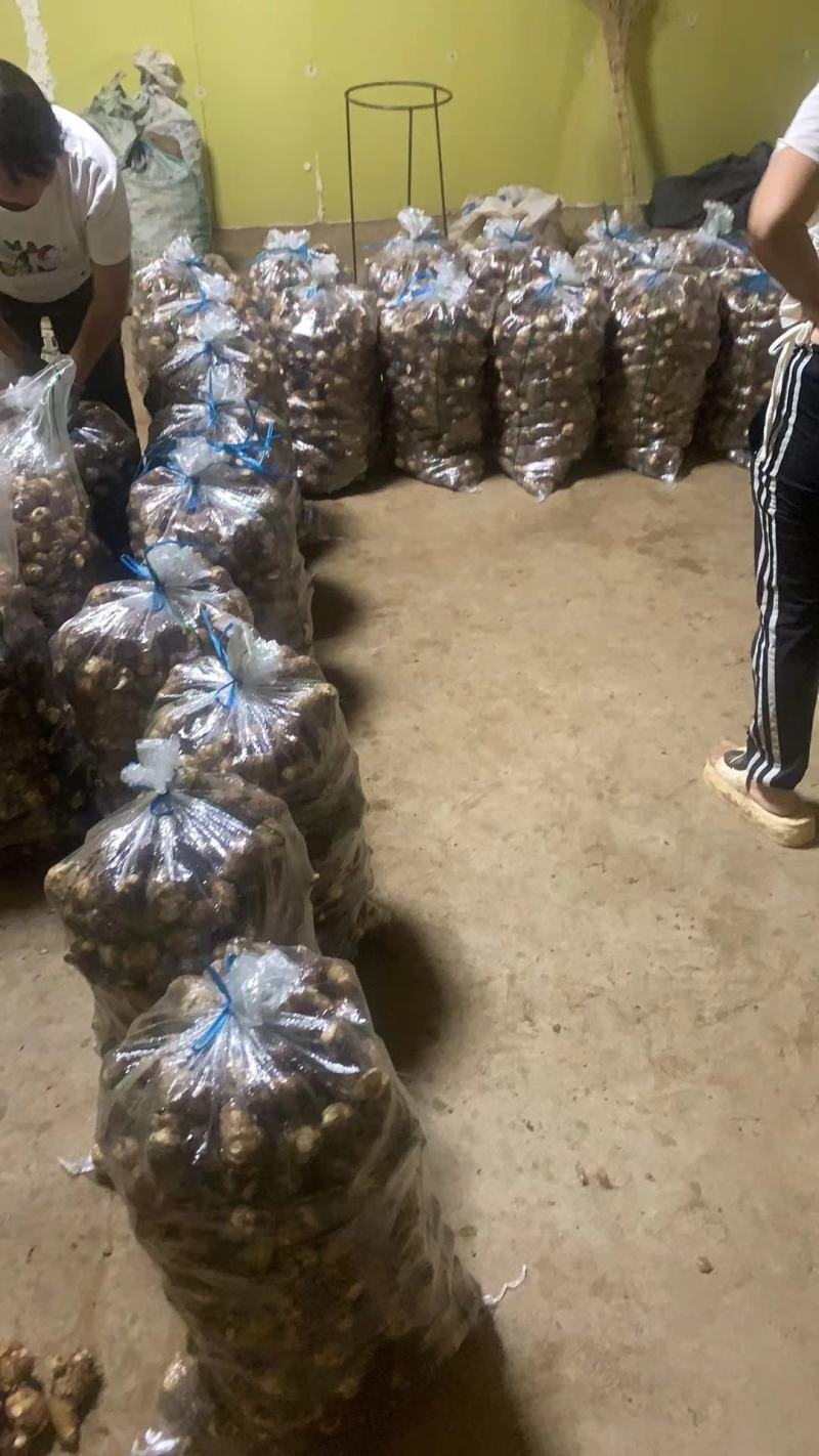 芋头，毛芋头，芋头软软糯糯的很很好吃，有牛奶芋的感觉。