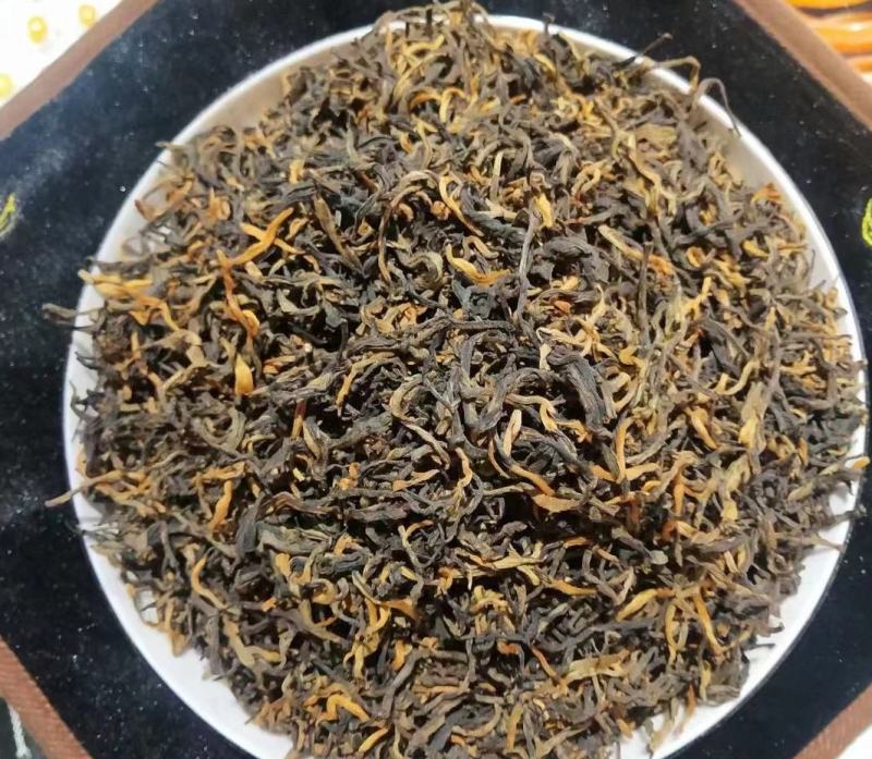 滇红古树红茶