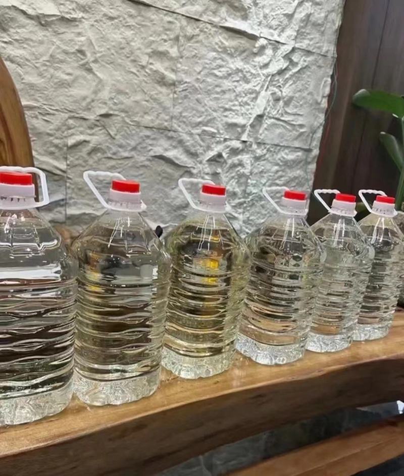 散装50度白酒大量供应，自家酒酿，量大从优，可视频验货