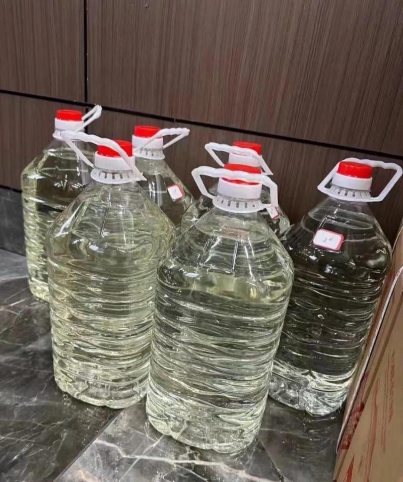 散装50度白酒大量供应，自家酒酿，量大从优，可视频验货