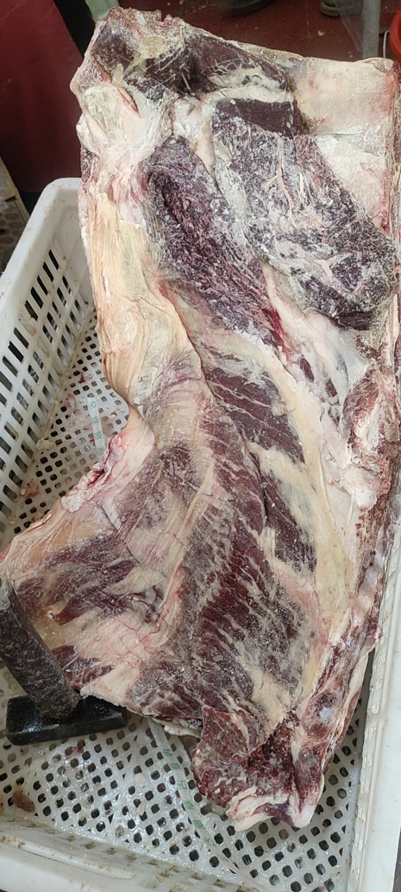 牛腩排也叫脐橙板，肉厚瘦度高，卤炖煎烤均可，性价比高