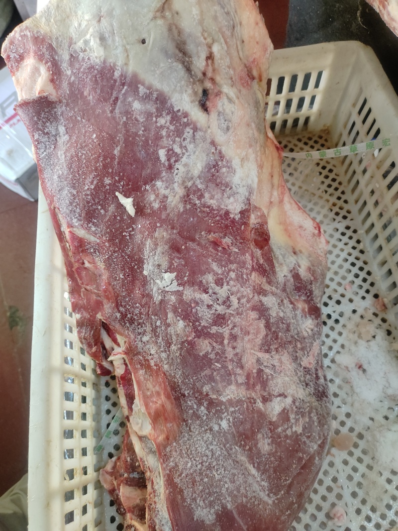 牛腩排也叫脐橙板，肉厚瘦度高，卤炖煎烤均可，性价比高