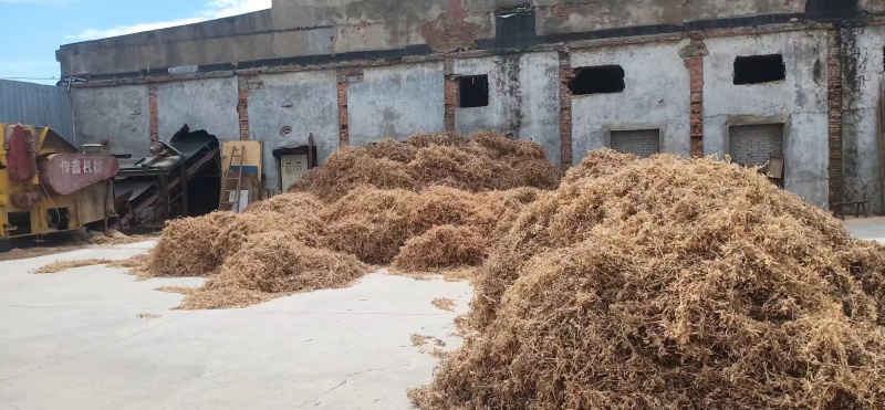 新鲜牧草，优质原料，健康饲料，助力畜牧业。