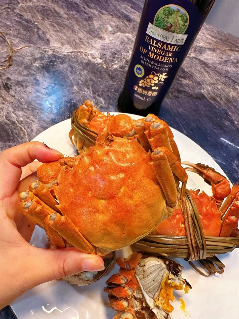 精品高邮湖，六月黄螃蟹