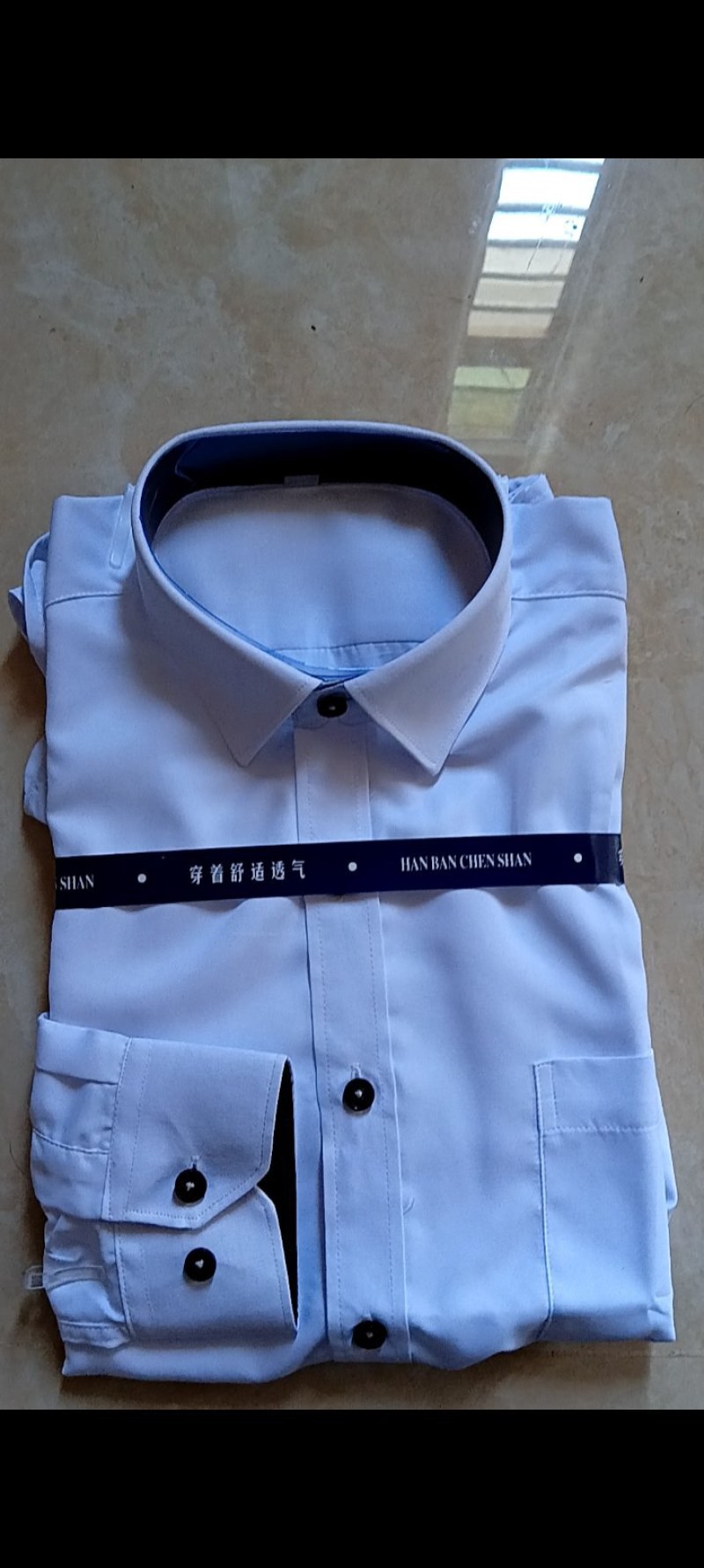 魅力绽放服饰塑造完美形象青年男士白色长袖衬衫