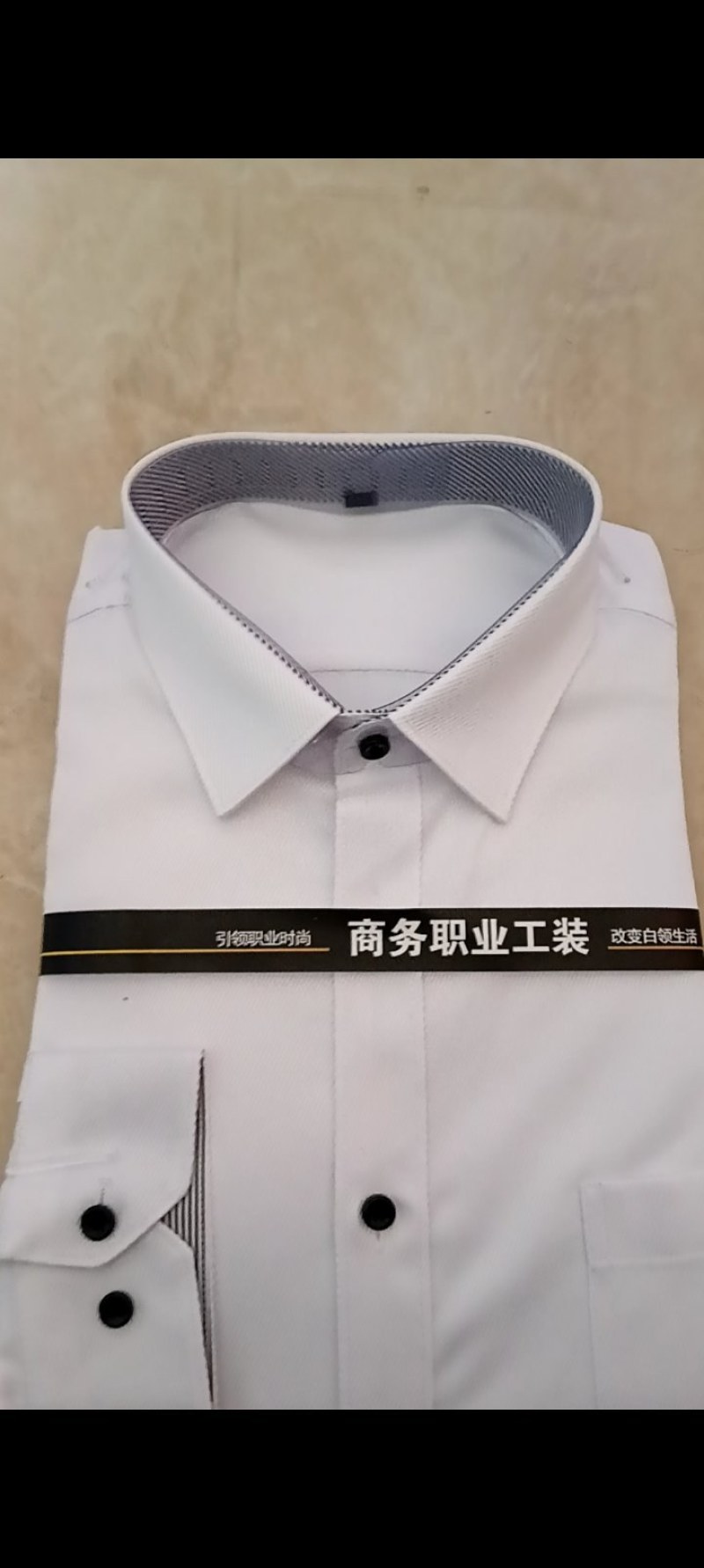 青年男士长袖白色衬衫服饰