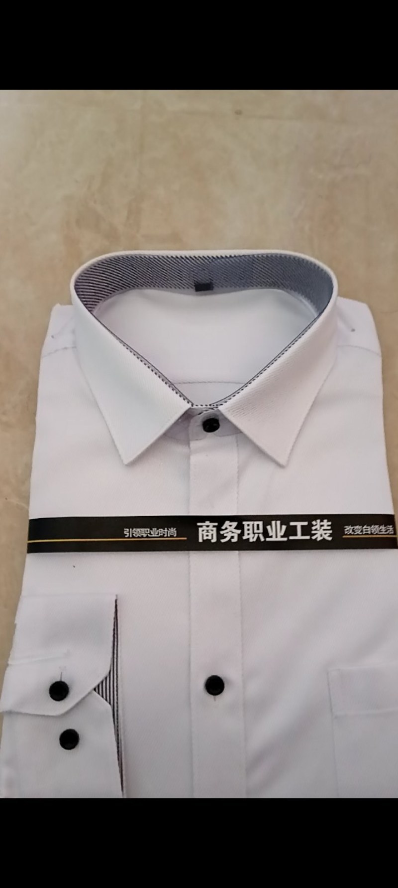 青年男士长袖白色衬衫服饰
