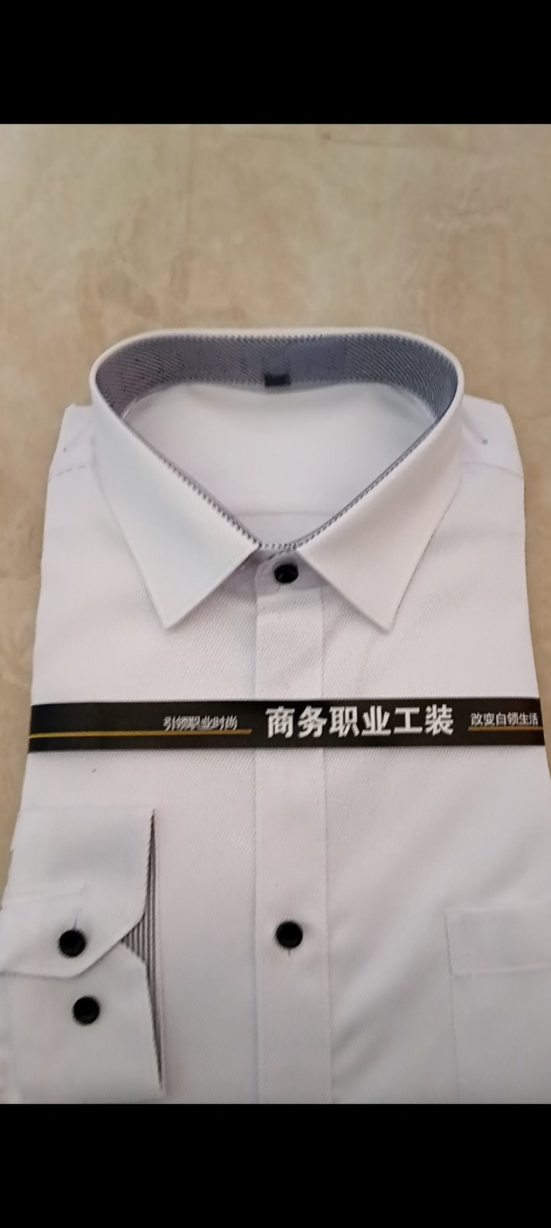 青年男士长袖白色衬衫服饰