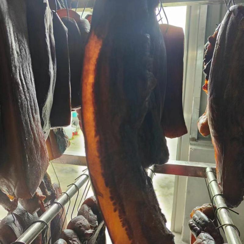 贵州本地散养猪腊肉，腊排骨，腊猪脚，血豆腐，腊肠。