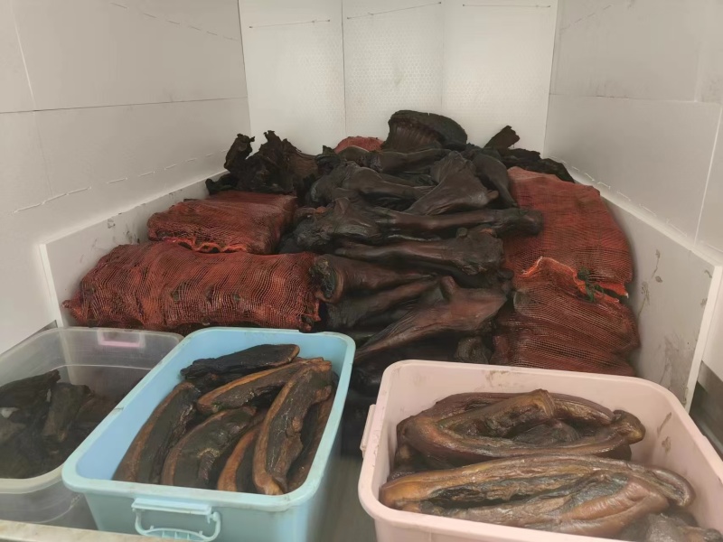 贵州本地散养猪腊肉，腊排骨，腊猪脚，血豆腐，腊肠。