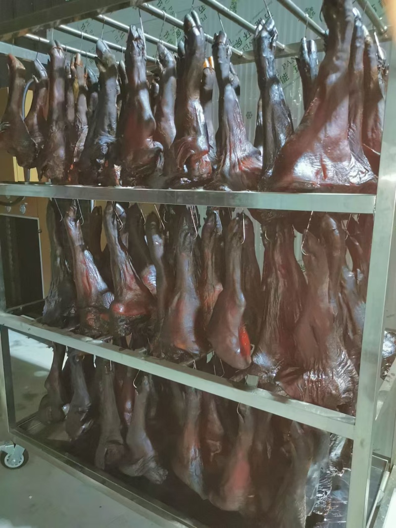 贵州本地散养猪腊肉，腊排骨，腊猪脚，血豆腐，腊肠。