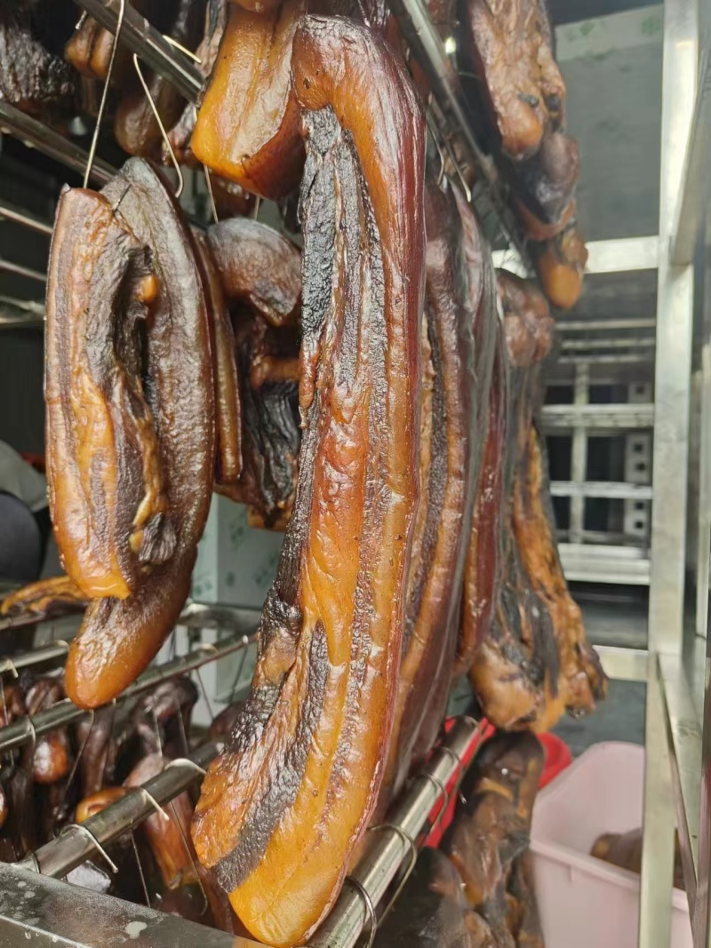 贵州本地散养猪腊肉，腊排骨，腊猪脚，血豆腐，腊肠。