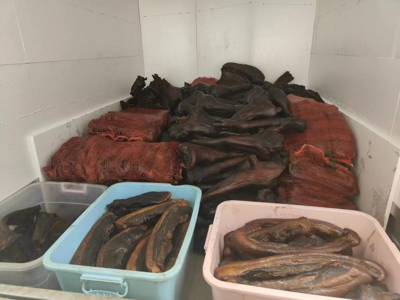 贵州本地散养猪腊肉，腊排骨，腊猪脚，血豆腐，腊肠。