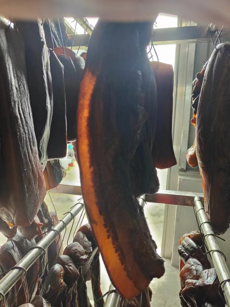 贵州本地散养猪腊肉，腊排骨，腊猪脚，血豆腐，腊肠。