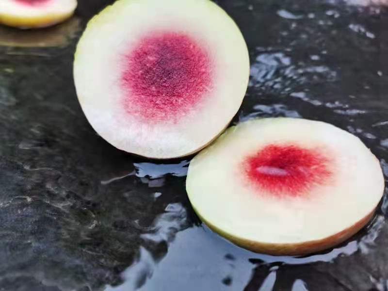 温水浸泡桃子的示意图