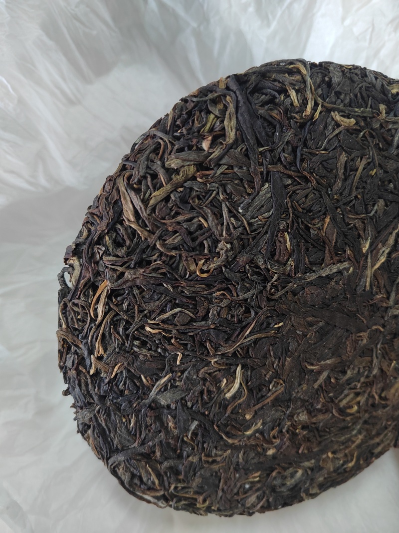 普洱茶生茶饼茶易武铜箐河森林茶357克饼茶