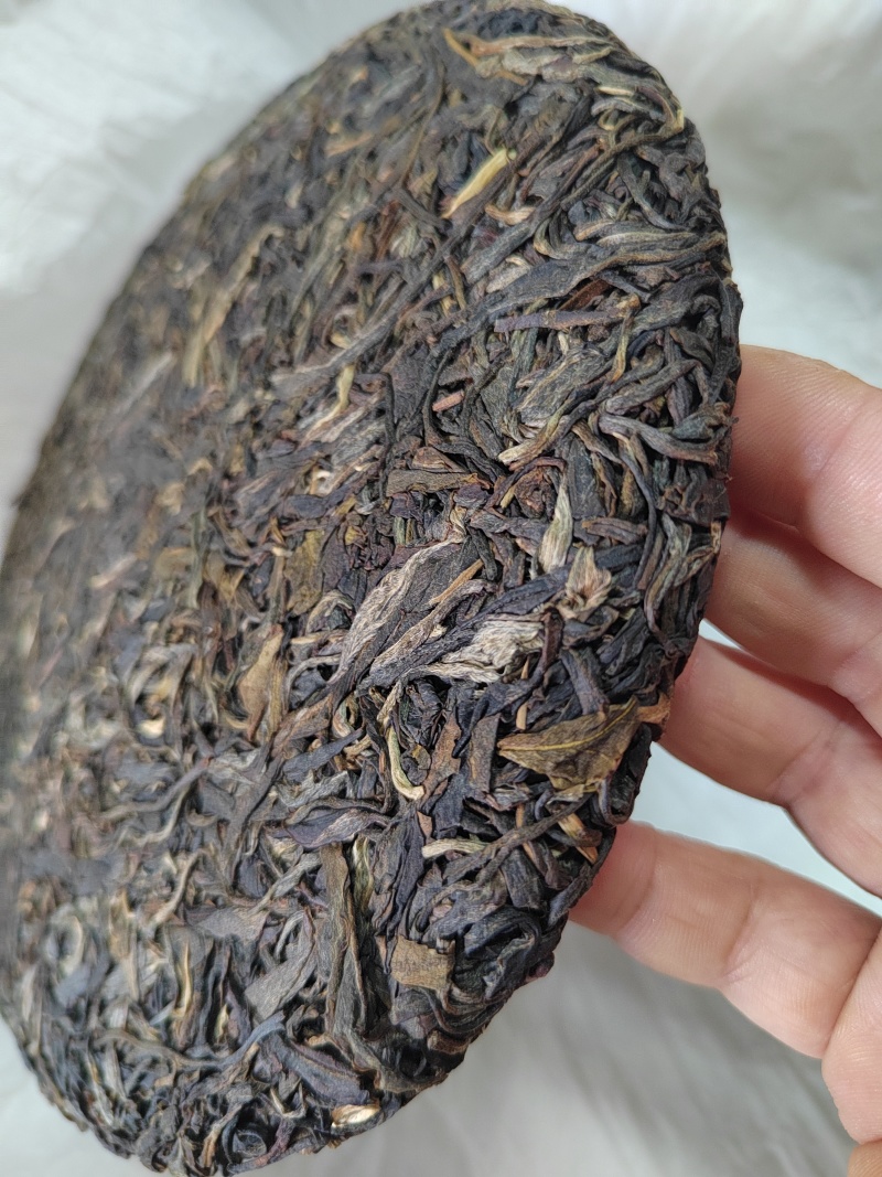 普洱茶生茶饼茶易武铜箐河森林茶357克饼茶