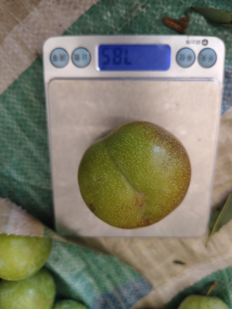 四川雅安汉源半边红，货源充足，脆甜，喜欢的老板来