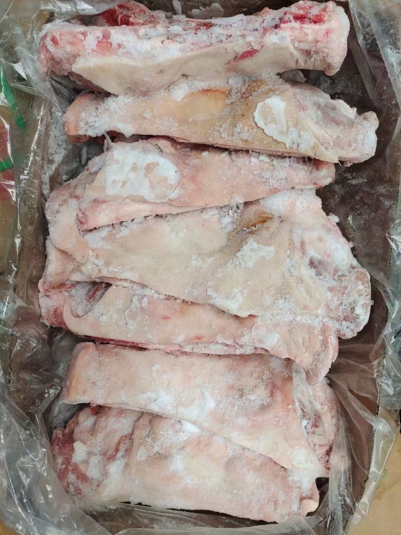 劈半猪头，饭店里鸿运当头，半壁江山的原材料，价格不高