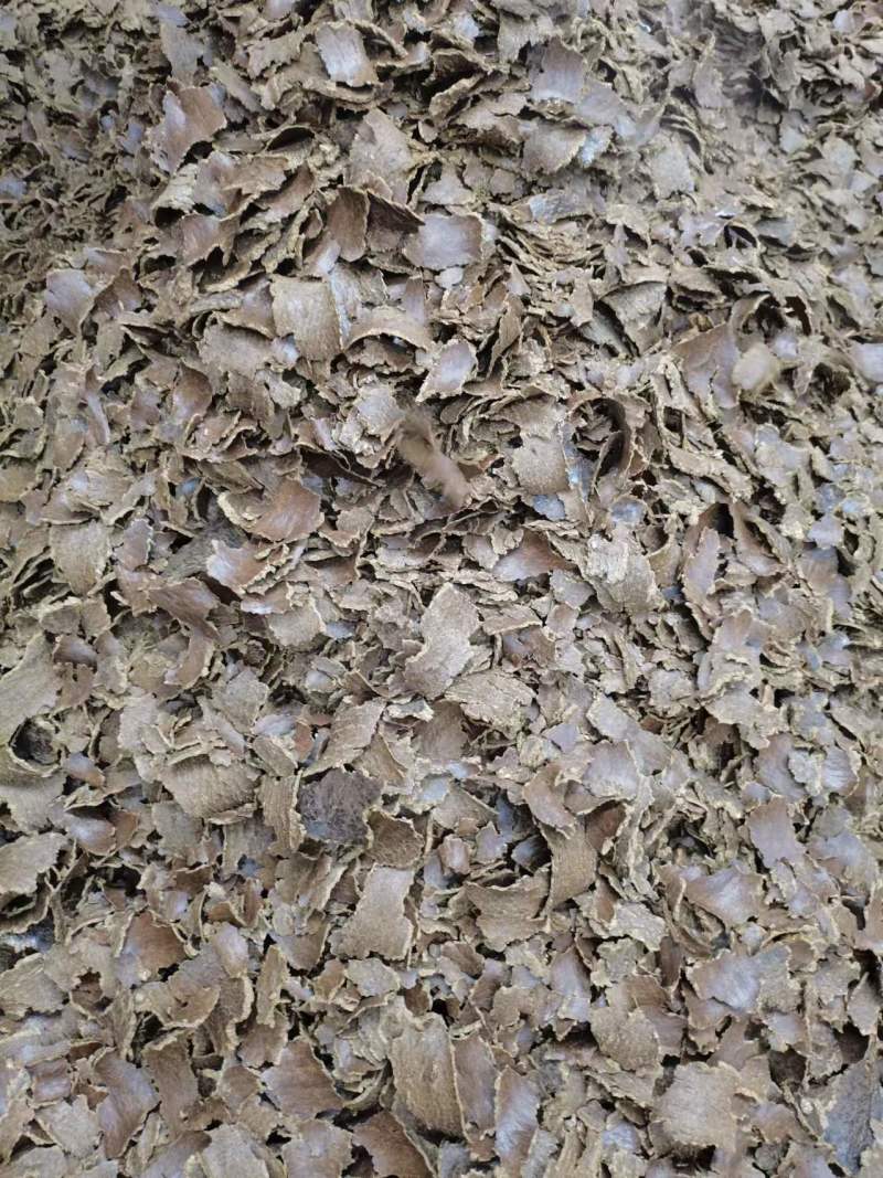 棉籽饼有机质含量高，对果树蔬菜葡萄大蒜有很好的效果