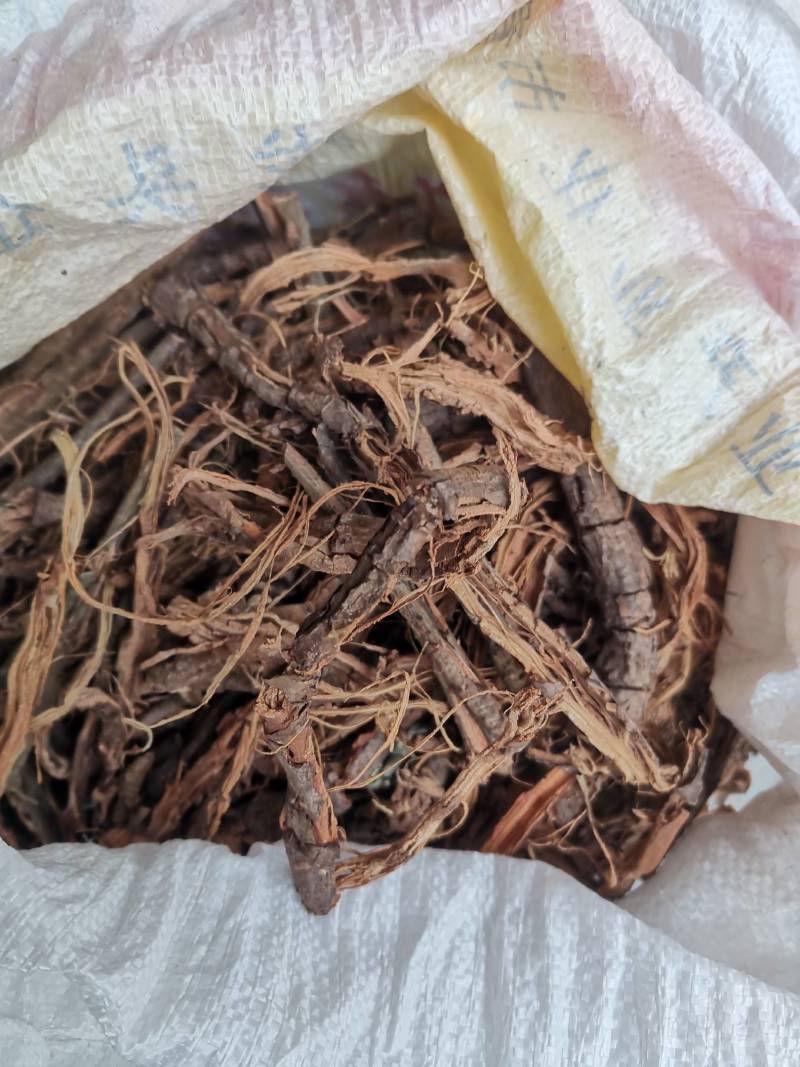 绿葡萄根皮，蛇葡萄根皮，三裂叶，机切段有2吨