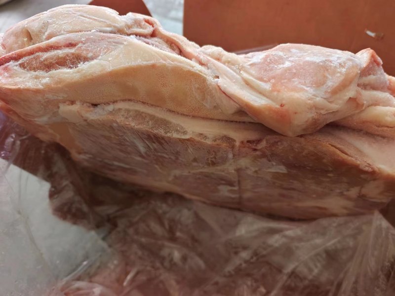 带皮后上肉，**日期的货，猪价上涨，老板们及时囤起来