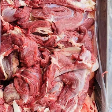 鲜冻羊肉，瘦度高，颜色鲜亮，价格不高，一件也是批发价
