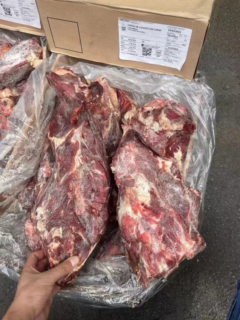 满肉牛脖骨精品满肉牛脖骨量大从优欢迎各地客商洽谈合作