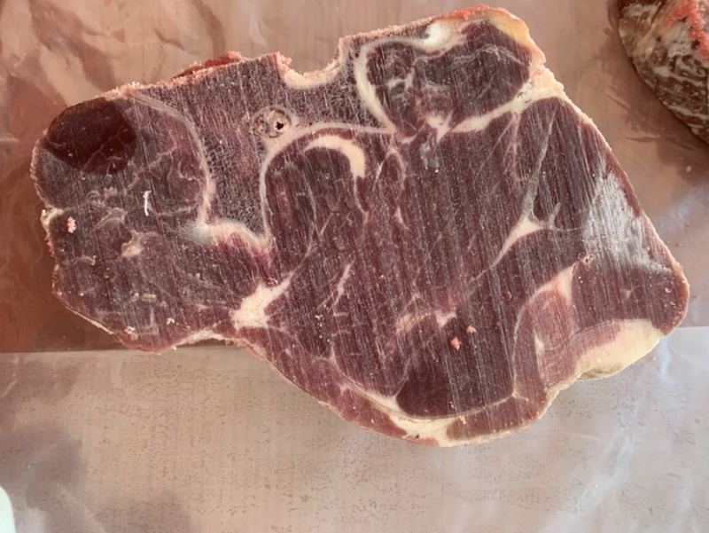 满肉牛脖骨精品满肉牛脖骨量大从优欢迎各地客商洽谈合作