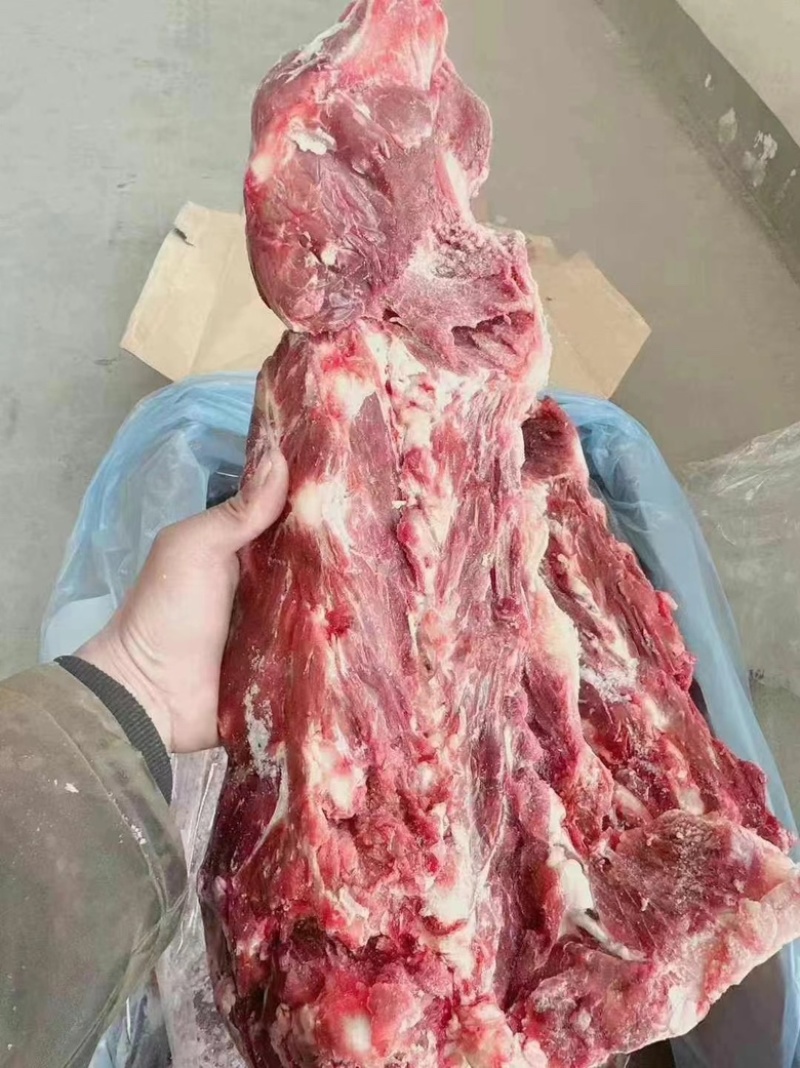 牛脖骨满肉牛脖骨骨头馆酱牛骨店食材。
