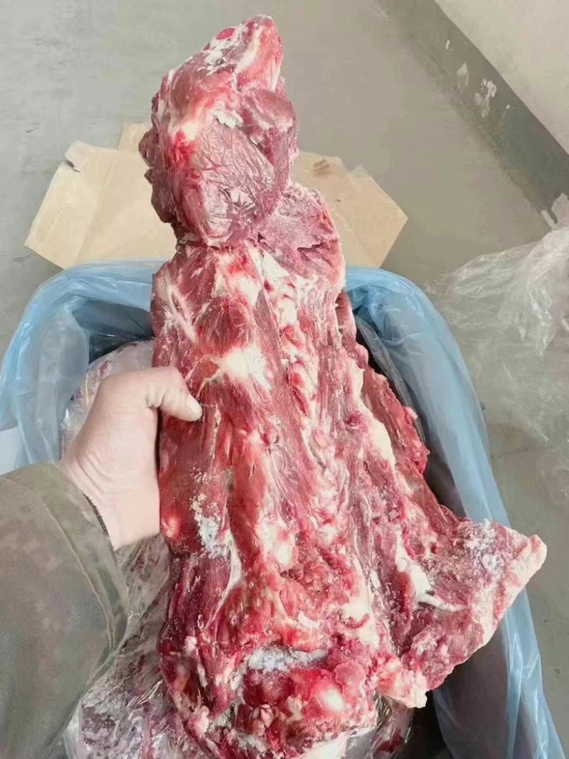 牛脖骨满肉牛脖骨骨头馆酱牛骨店食材。
