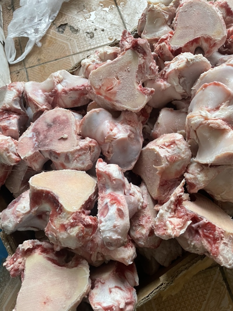 熬汤牛棒骨，熬汤食材。