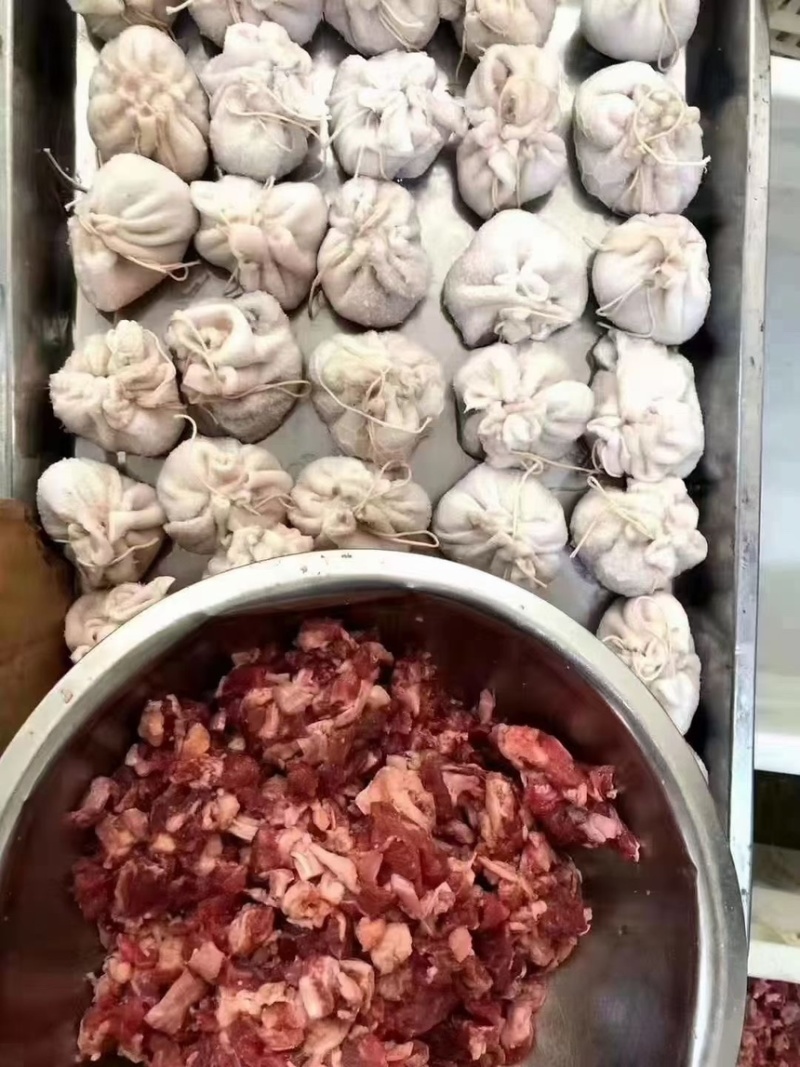 羊肚包肉大块瘦牛肉小羔羊净肚包制而成