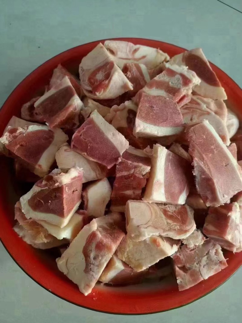 地道东北大鹅，黄皮红肉的，保质保量