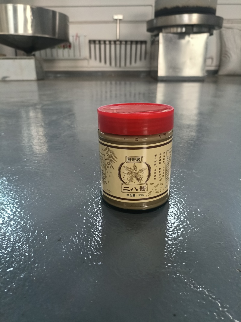二八酱，芝麻酱与花生酱调和而成，口感细腻香甜。火锅专用。