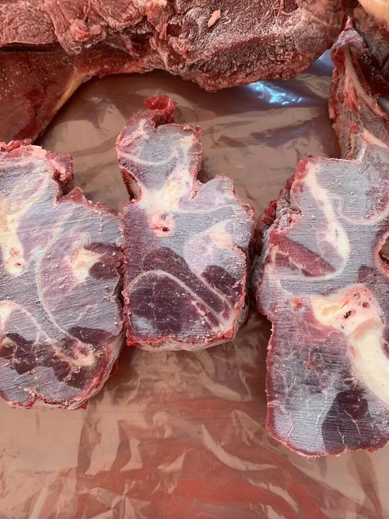 满肉牛脖骨精品满肉牛脖骨量大从优欢迎各地客商洽谈合作