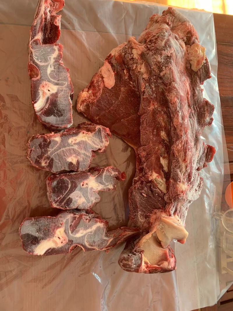 满肉牛脖骨精品满肉牛脖骨量大从优欢迎各地客商洽谈合作