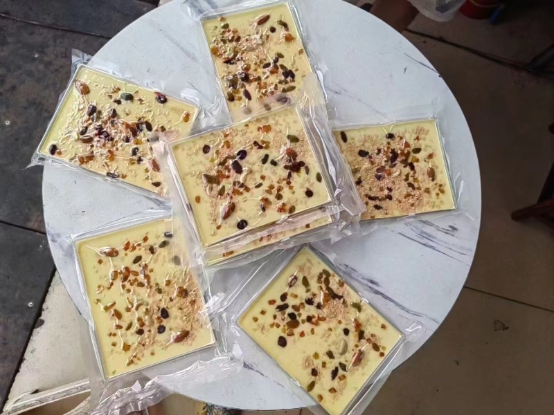 坚果炒酸奶，一片125g，一件80片，20斤