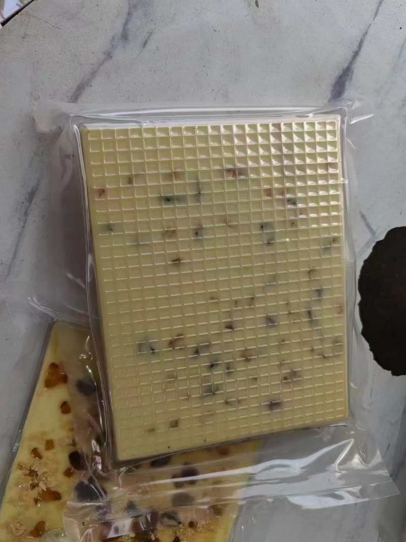 坚果炒酸奶，一片125g，一件80片，20斤